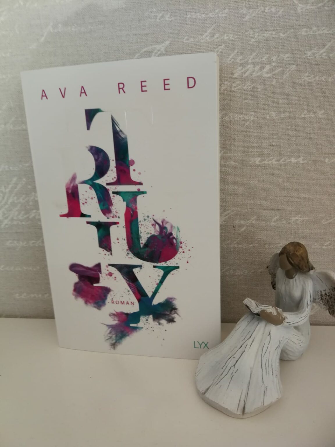 Rezension “Truly” von Ava Reed Buchspinat